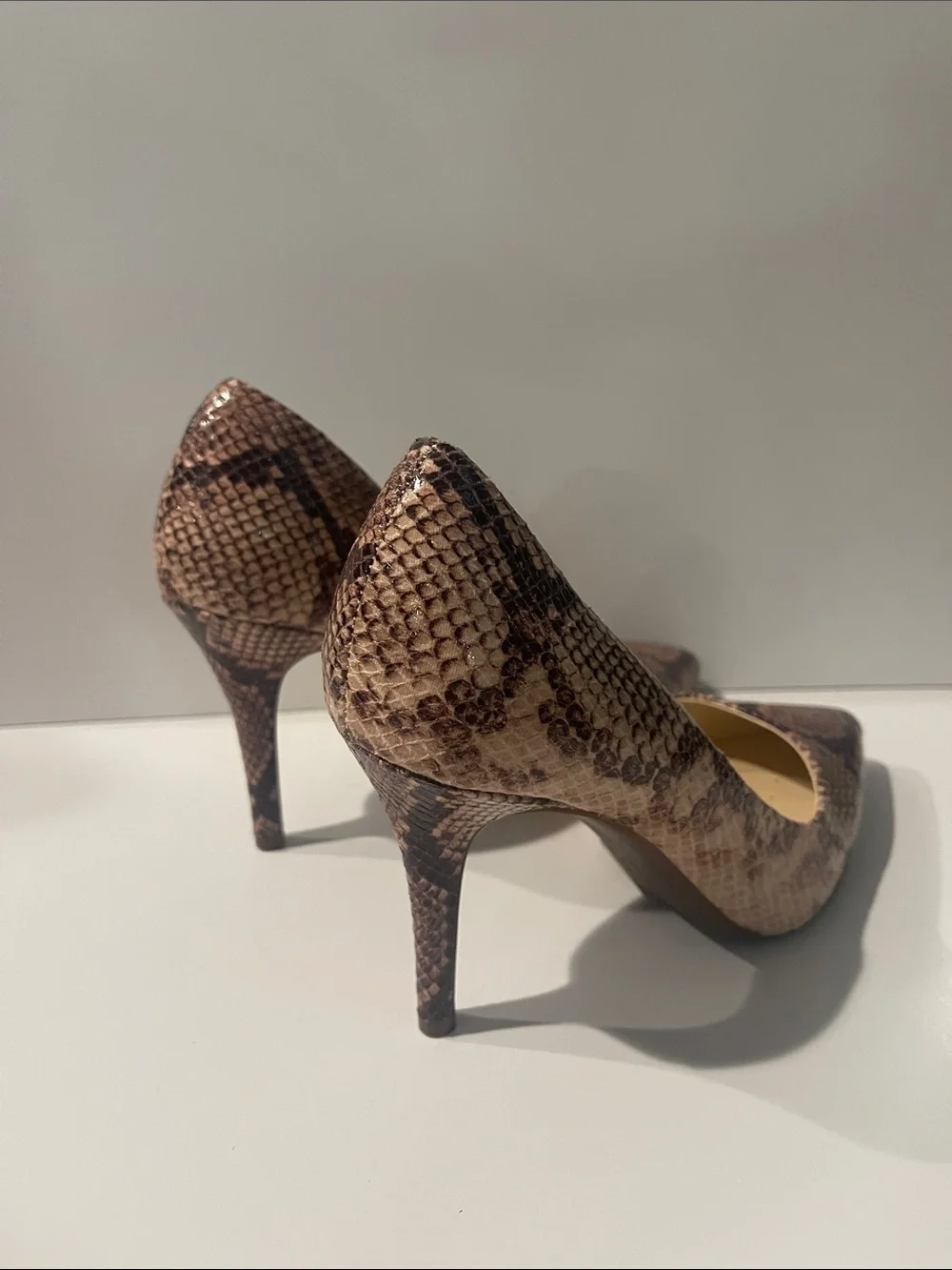Jessica Simpson 9.5 new Snake-Print Pointed Toe Pumps Beige Brown embossed